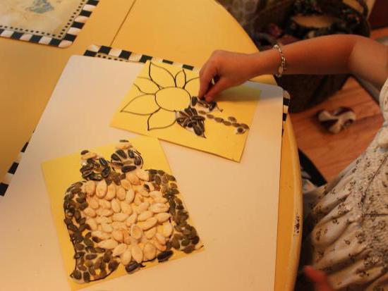 faça nossos próprios artesanatos de sementes de abóbora com suas próprias mãos sobre o outono